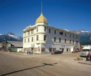 Golden North Hotel