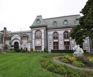 Belcourt Castle